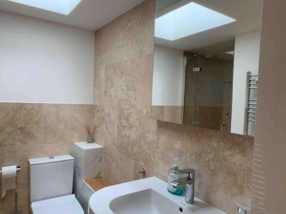 Luxury 3-Bedroom Townhouse In Hackney Londra Esterno foto
